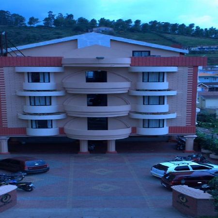 Hotel Blue Bird Ooty Εξωτερικό φωτογραφία