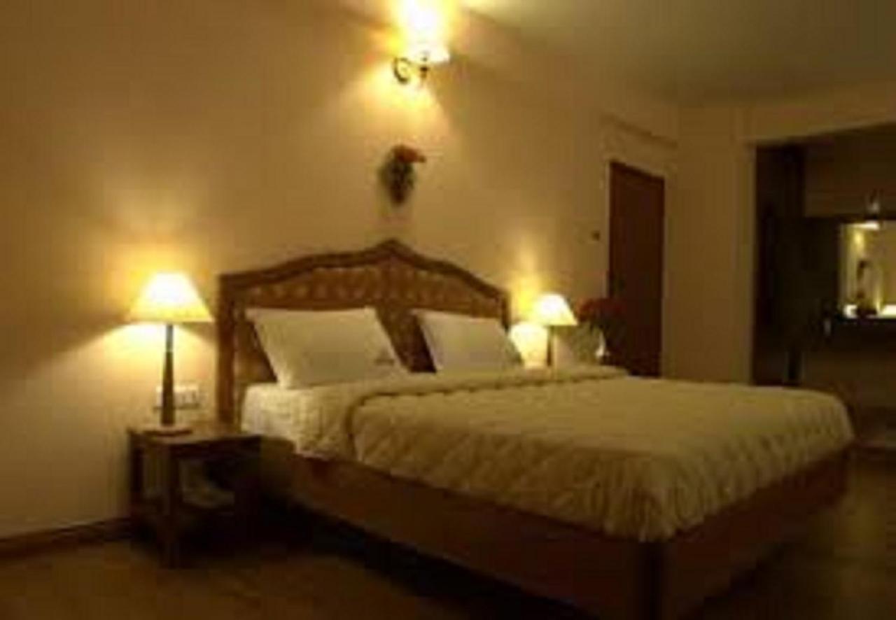 Hotel Blue Bird Ooty Εξωτερικό φωτογραφία